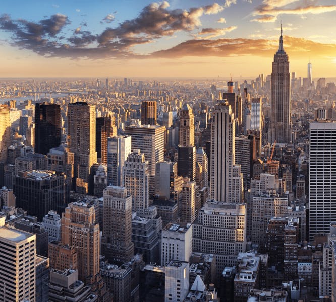 Image of the Manhattan skyline in New York City, USA