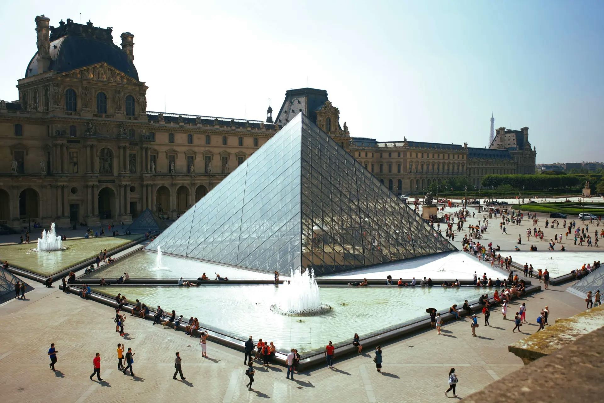 An image of the Louvre in France